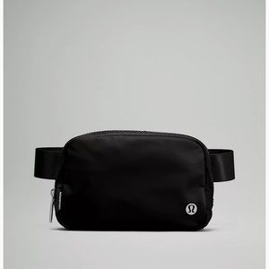 Lululemon Everywhere Belt Bag